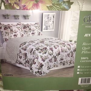 NWT 3 Piece Reversible Queen Size Quilt Set